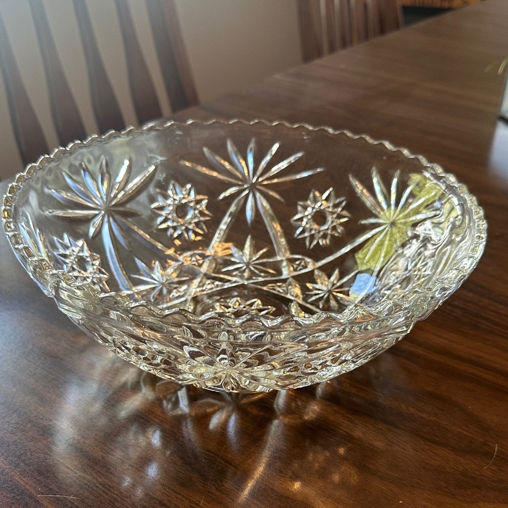 VTG Anchor Hocking Early American Prescut EAPC Glass 8 7/8" Scalloped Bowl